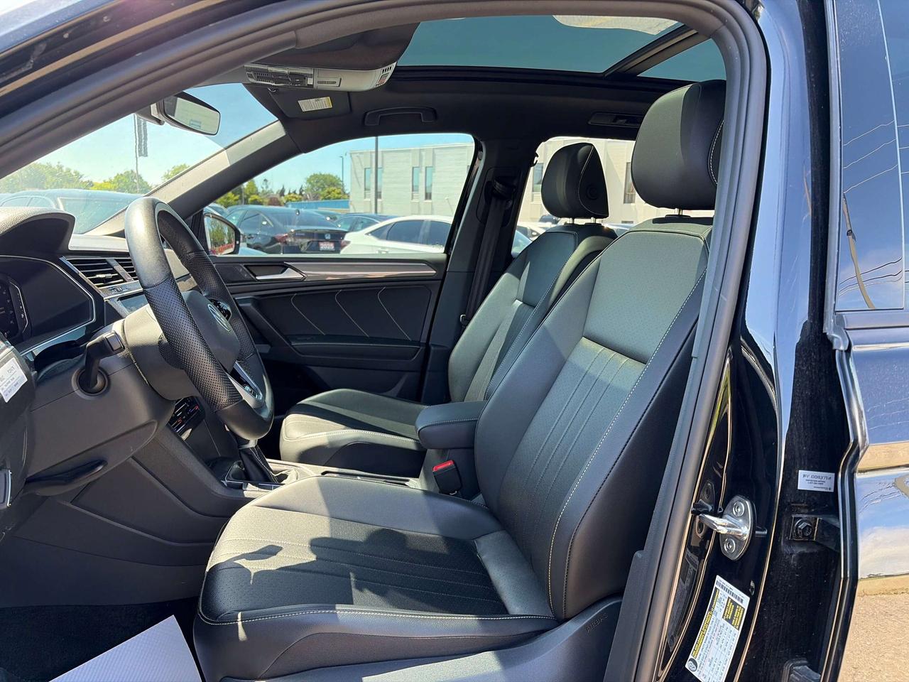 2024 Volkswagen Tiguan Comfortline R-Line Black Edition Photo