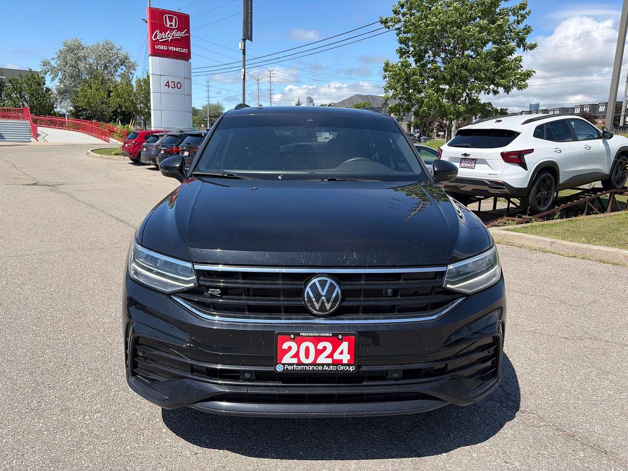 2024 Volkswagen Tiguan Comfortline R-Line Black Edition Photo