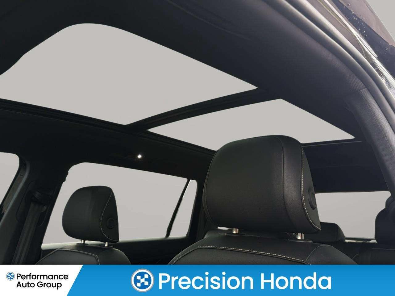 2024 Volkswagen Tiguan Comfortline R-Line Black Edition Photo