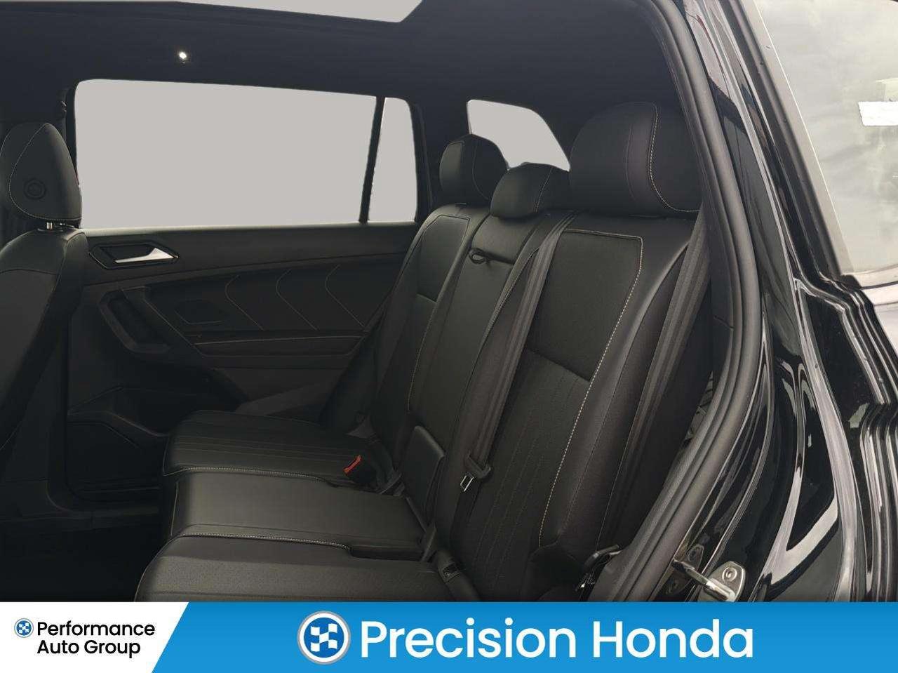2024 Volkswagen Tiguan Comfortline R-Line Black Edition Photo