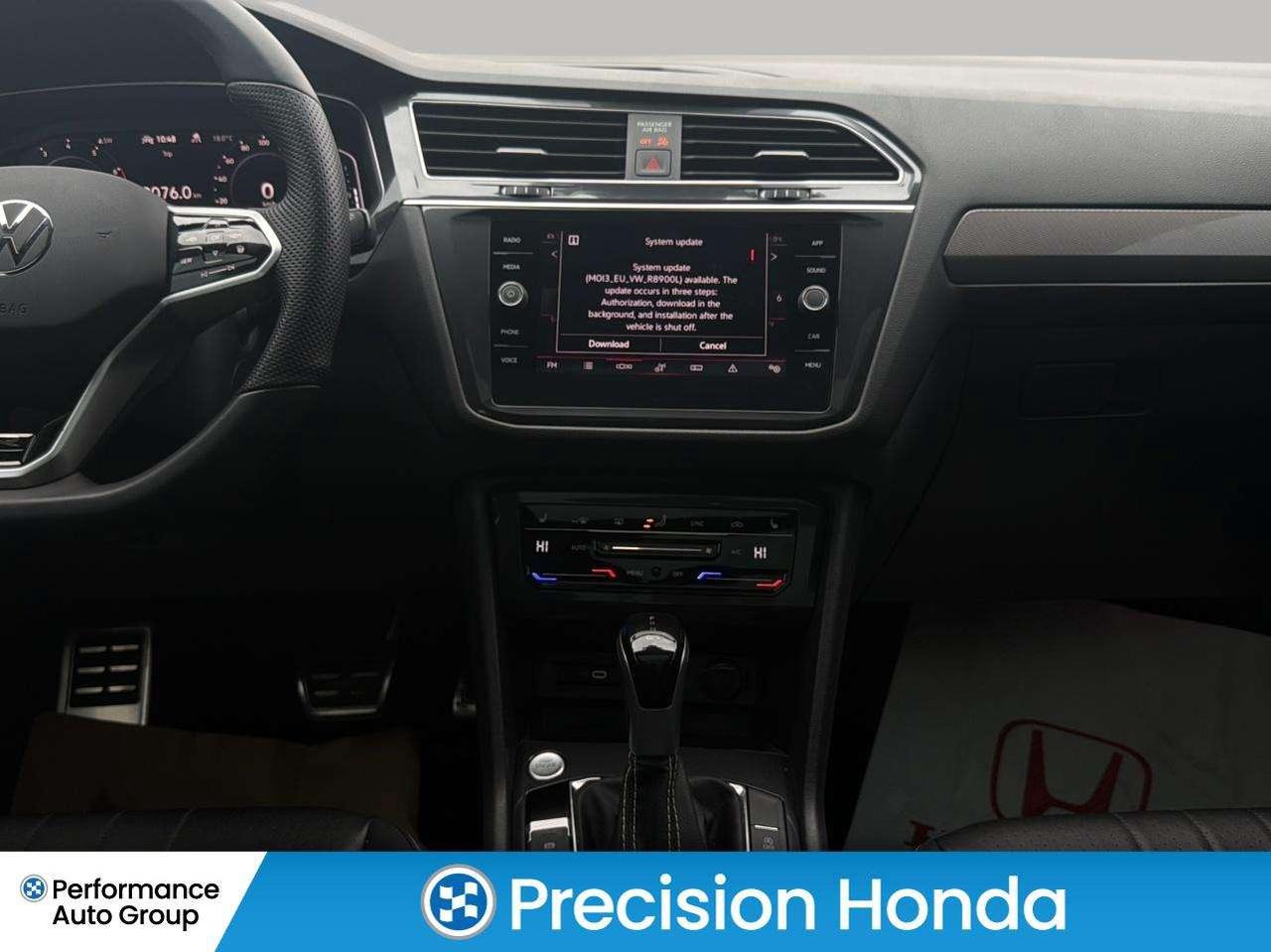 2024 Volkswagen Tiguan Comfortline R-Line Black Edition Photo