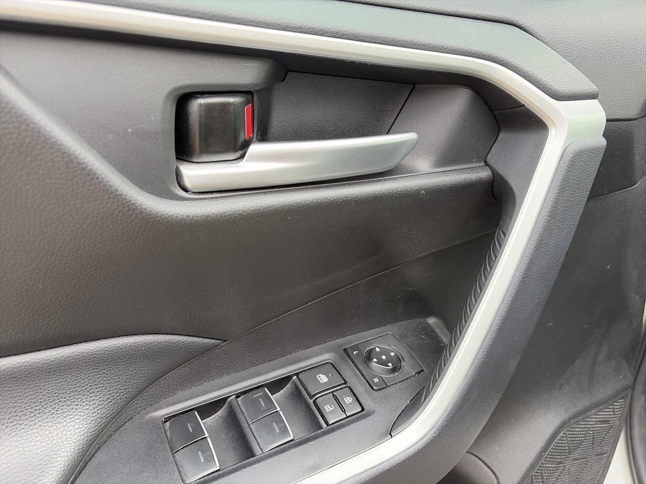 2025 Toyota RAV4 Hybrid XLE AWD SUNROOF   HEAT STEER   BLINDSPOT MONITOR Photo