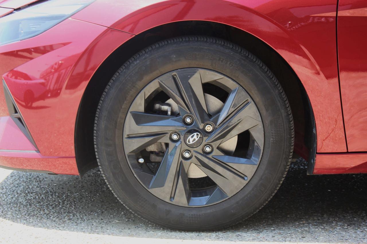 2023 Hyundai Elantra Preferred IVT w/Tech Pkg Photo