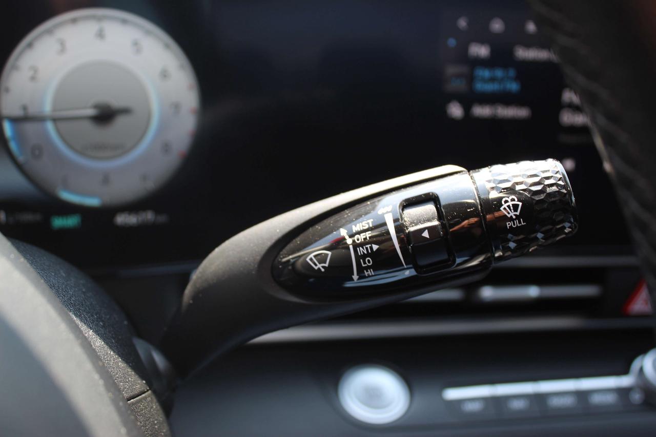 2023 Hyundai Elantra Preferred IVT w/Tech Pkg Photo
