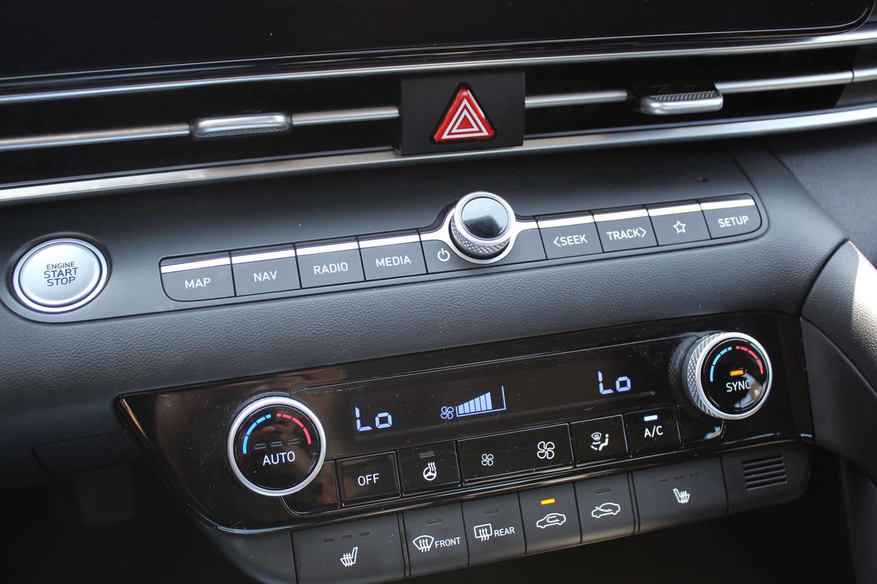 2023 Hyundai Elantra Preferred IVT w/Tech Pkg Photo