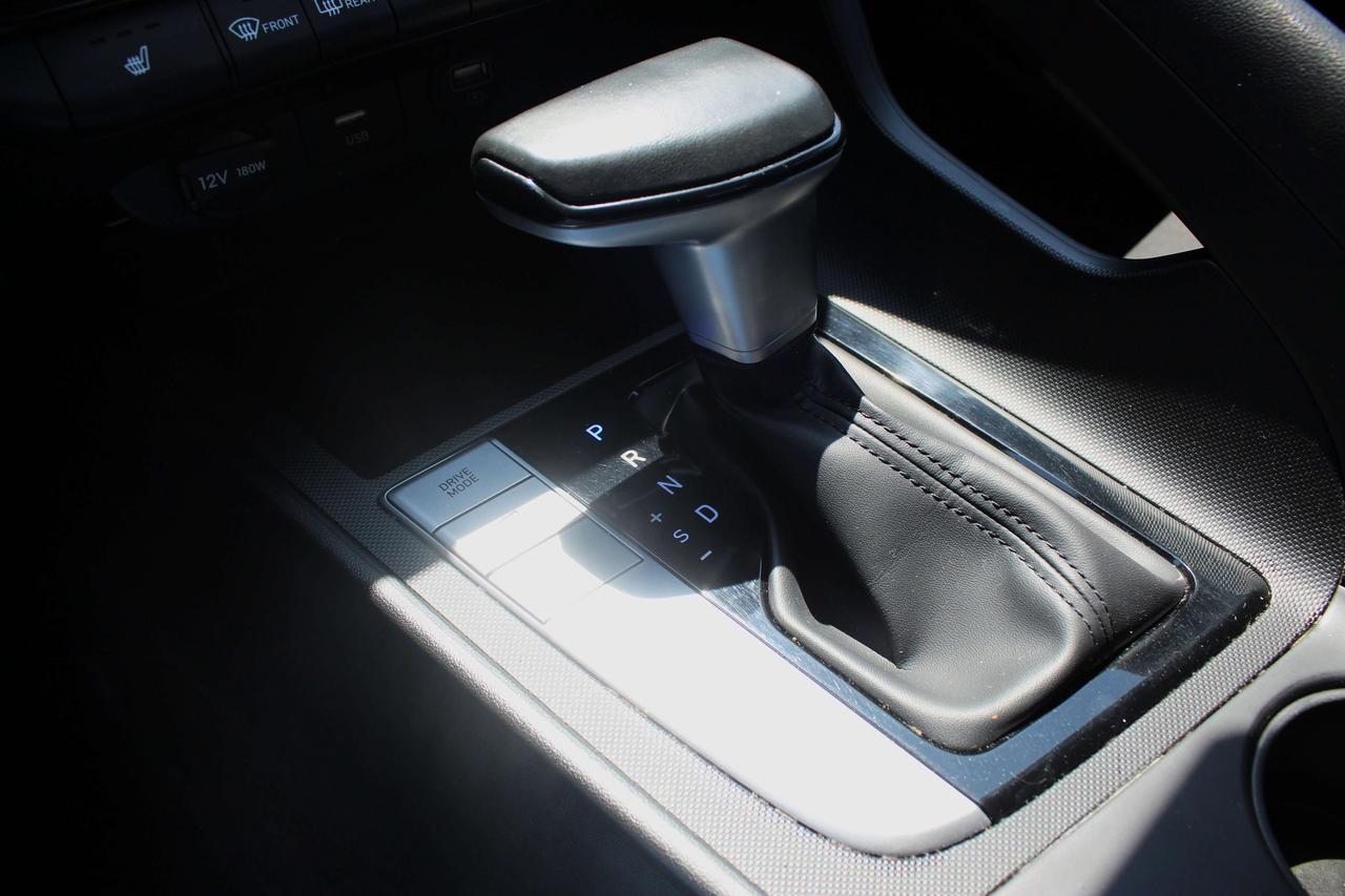 2023 Hyundai Elantra Preferred IVT w/Tech Pkg Photo