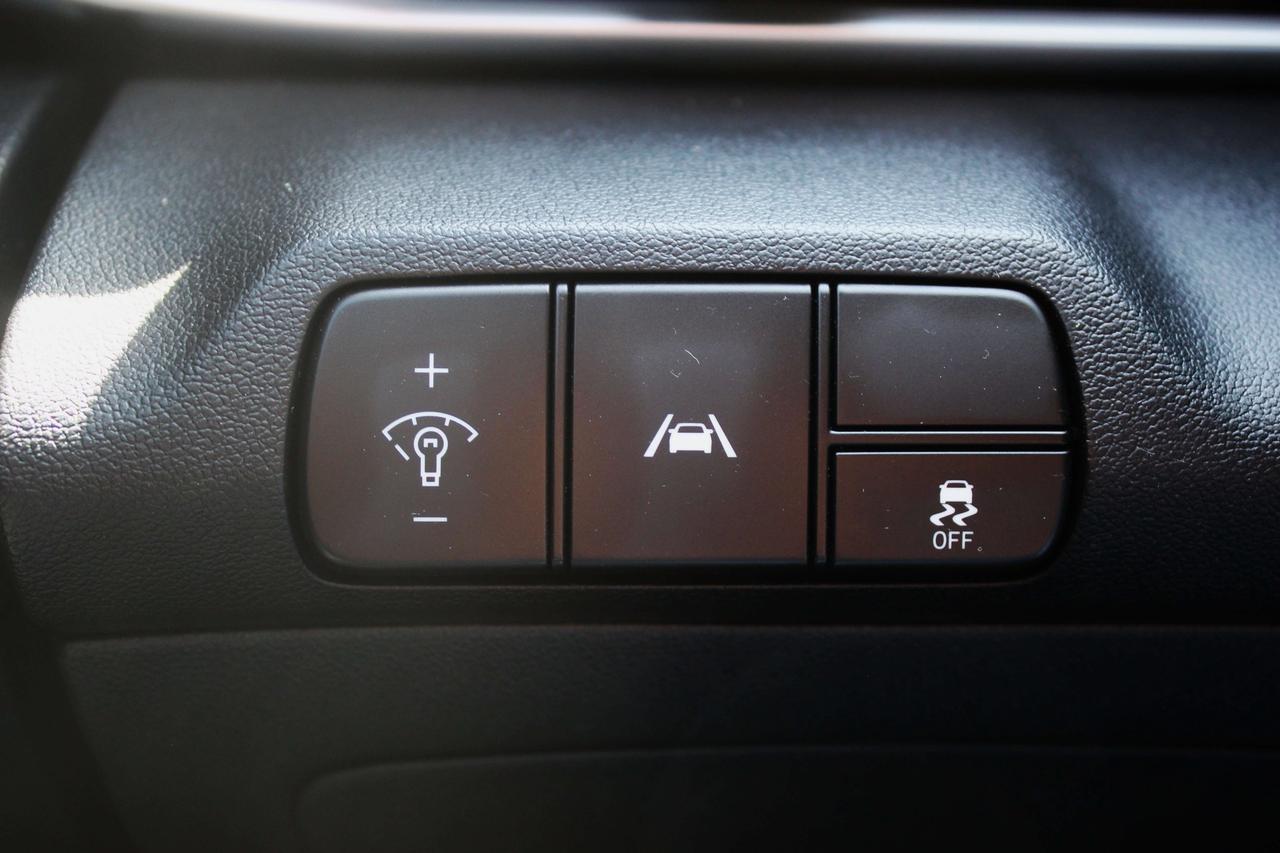 2023 Hyundai Elantra Preferred IVT w/Tech Pkg Photo