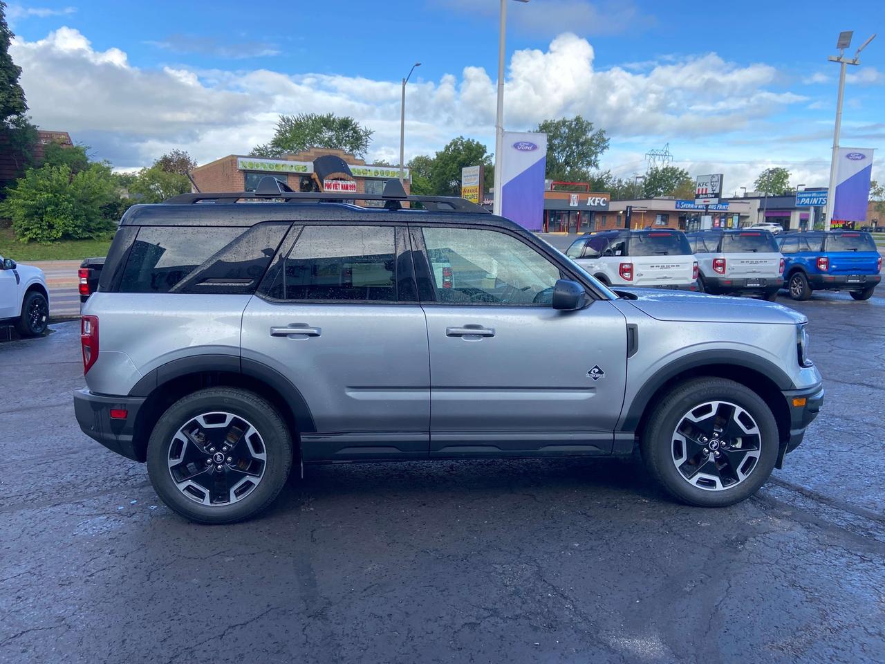 2023 Ford Bronco Sport OUTERBANKS 1.5L 4X4 BLK ROOF TECH PKG CLASS II TOW Photo