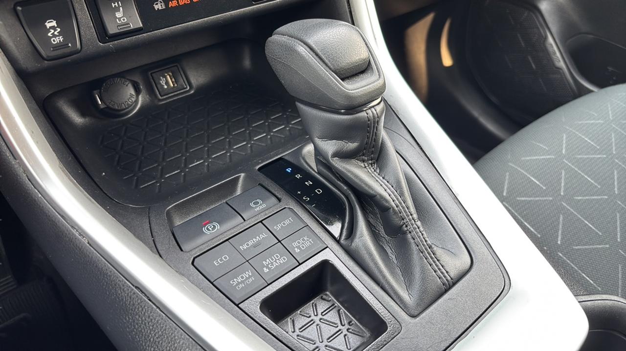 2024 Toyota RAV4 LE AWD Photo