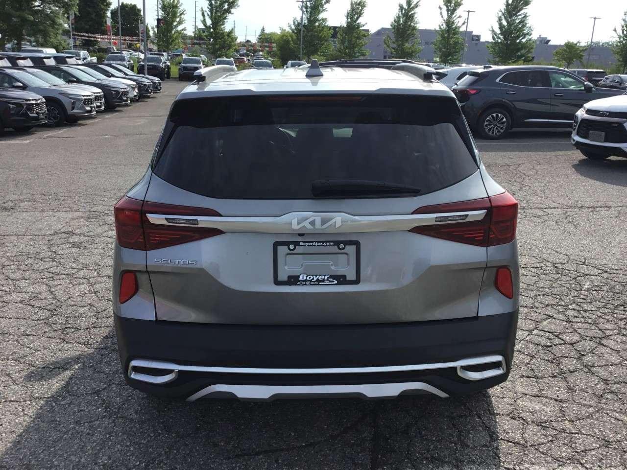 2023 Kia Seltos EX Photo3