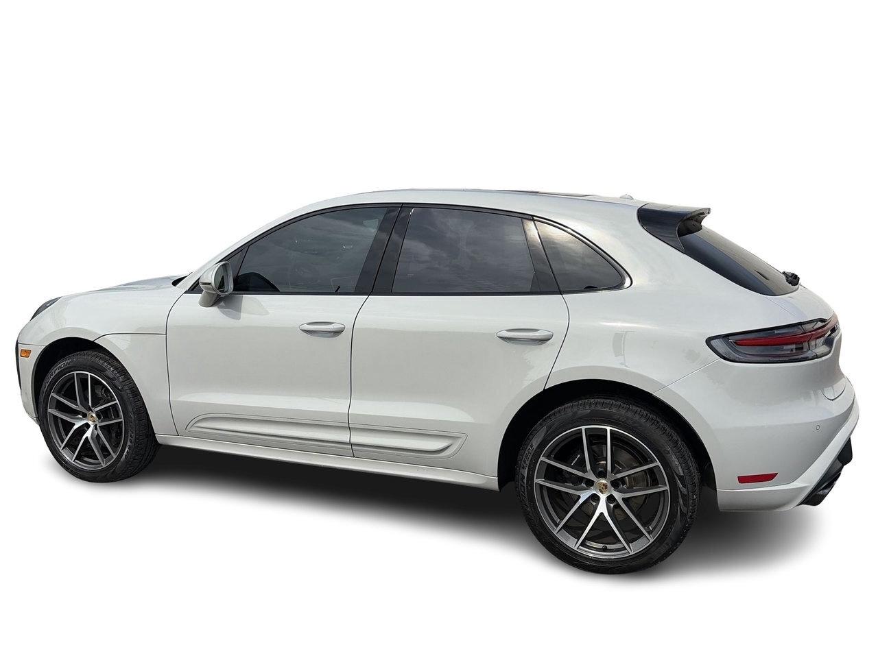 2024 Porsche Macan AWD Low KM   Red Interior   Heated Seats   Wireles Photo