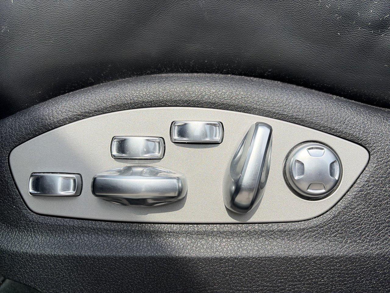 2024 Porsche Macan AWD Low KM   Red Interior   Heated Seats   Wireles Photo