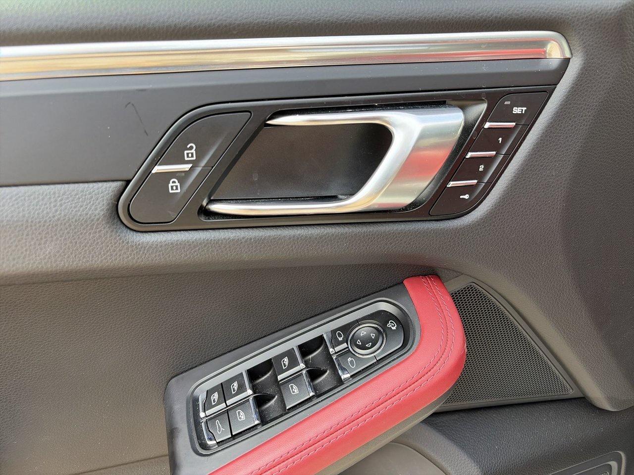 2024 Porsche Macan AWD Low KM   Red Interior   Heated Seats   Wireles Photo