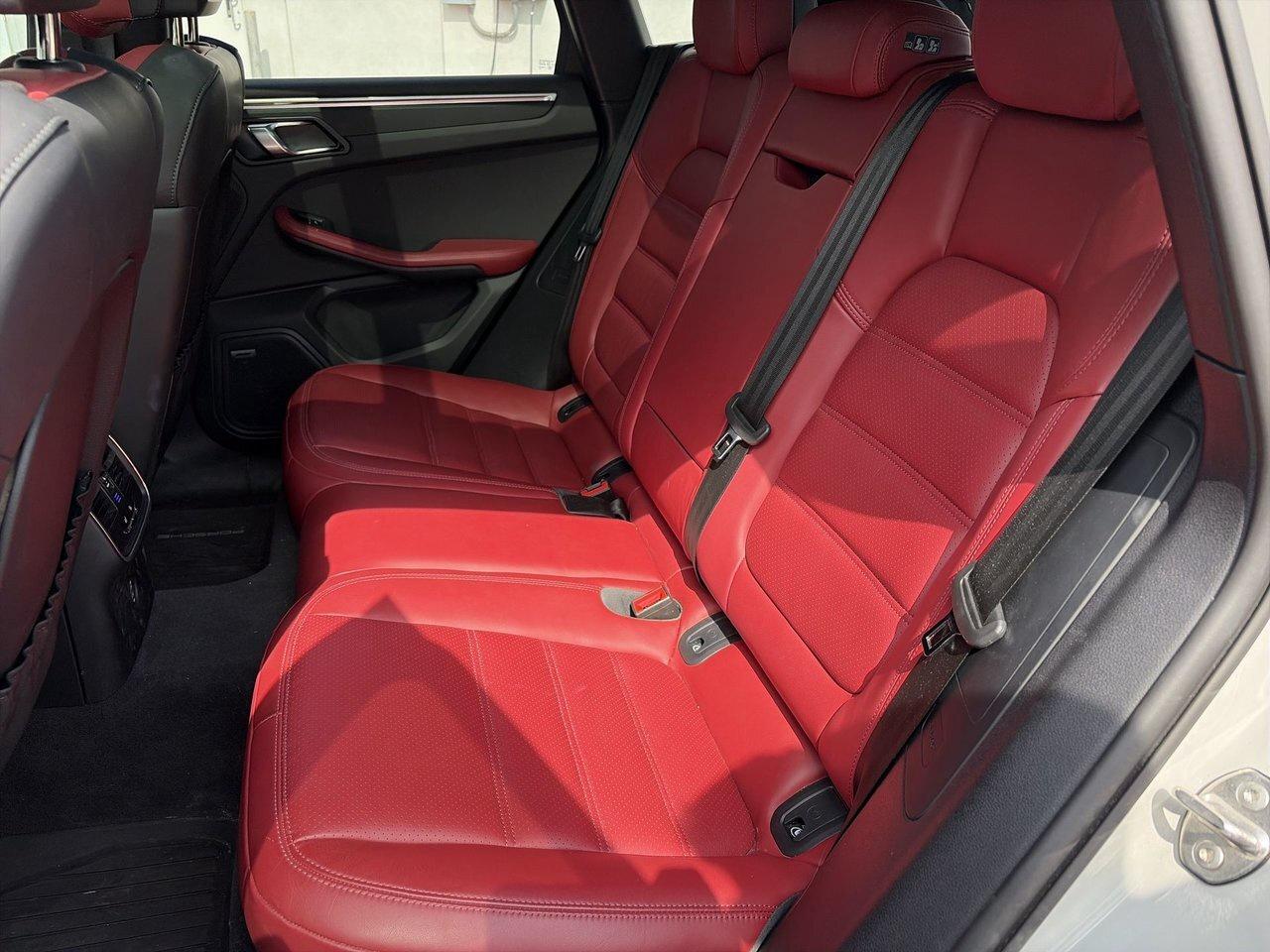 2024 Porsche Macan AWD Low KM   Red Interior   Heated Seats   Wireles Photo