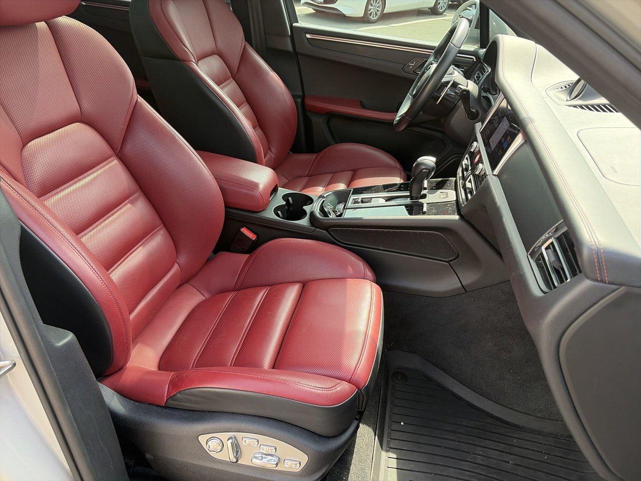 2024 Porsche Macan AWD Low KM   Red Interior   Heated Seats   Wireles Photo