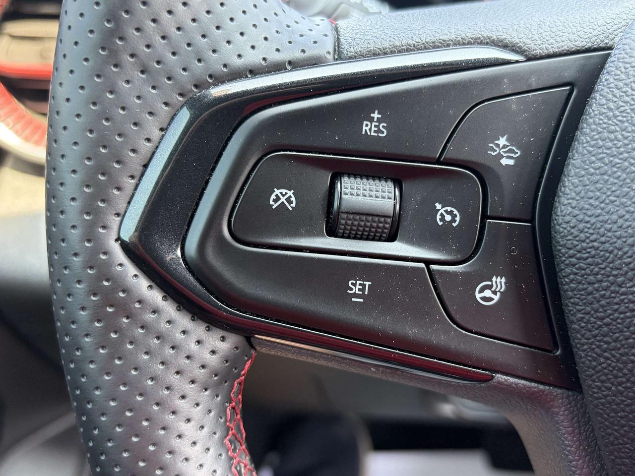 2025 Chevrolet Trax 2RS/LEATHER/HEATED SEATS/BACK UP CAM/ BELLEVILLE Photo