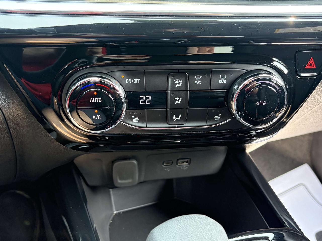 2025 Chevrolet Trax 2RS/LEATHER/HEATED SEATS/BACK UP CAM/ BELLEVILLE Photo