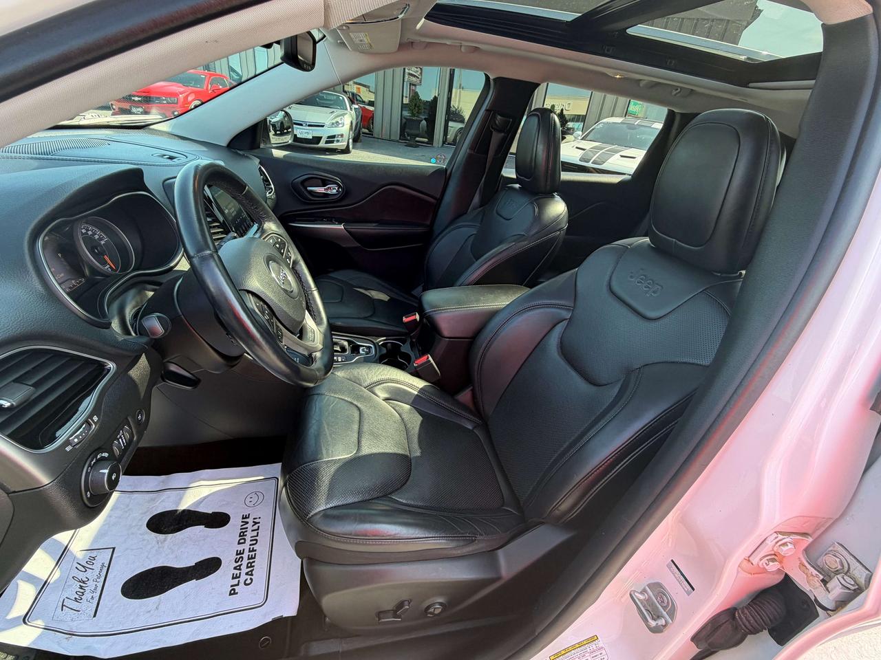 2019 Jeep Cherokee Limited AWD LEATHER/ROOF CALL NAPANEE 613-354-2100 Photo