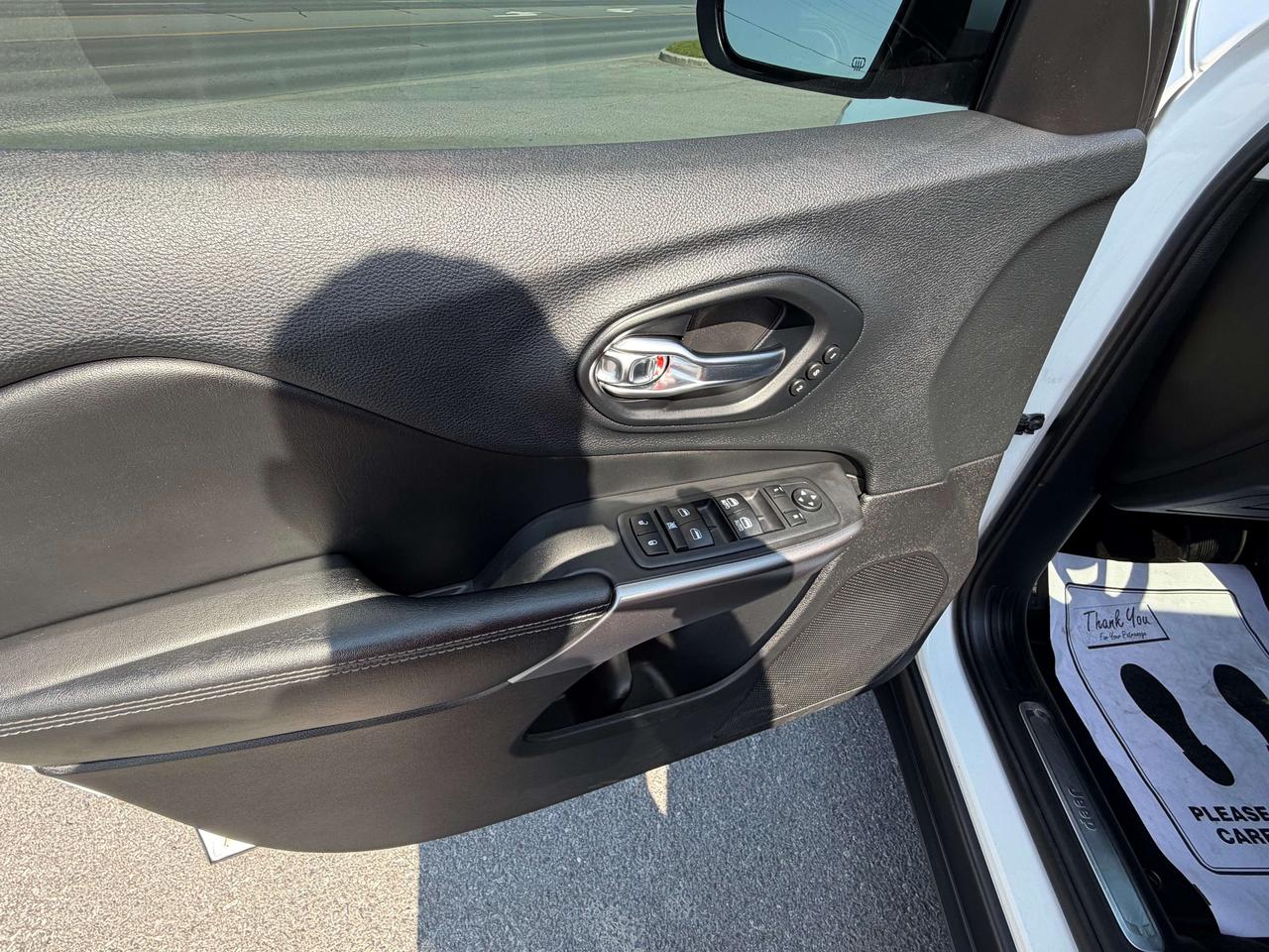2019 Jeep Cherokee Limited AWD LEATHER/ROOF CALL NAPANEE 613-354-2100 Photo