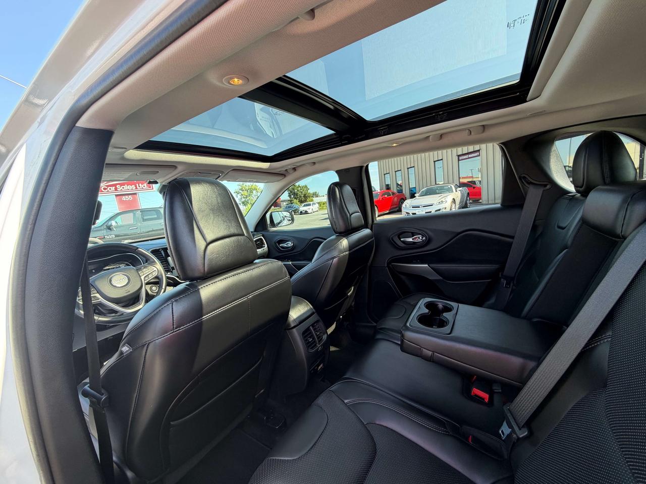 2019 Jeep Cherokee Limited AWD LEATHER/ROOF CALL NAPANEE 613-354-2100 Photo