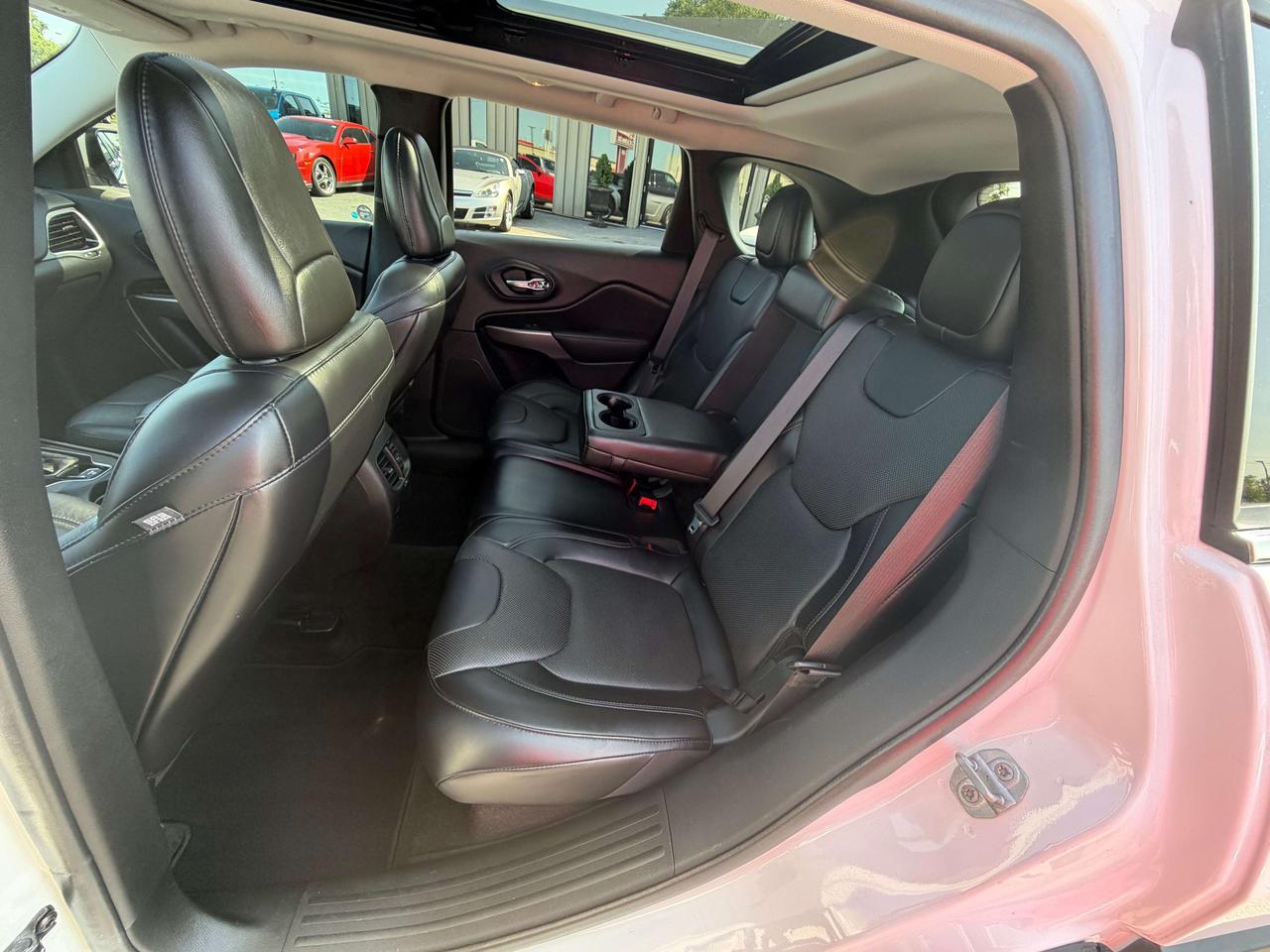 2019 Jeep Cherokee Limited AWD LEATHER/ROOF CALL NAPANEE 613-354-2100 Photo