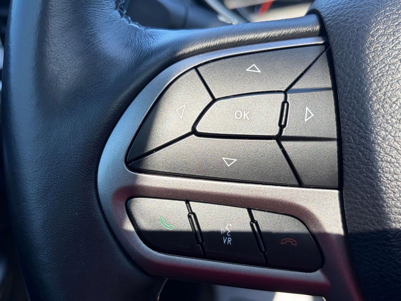 2019 Jeep Cherokee Limited AWD LEATHER/ROOF CALL NAPANEE 613-354-2100 Photo