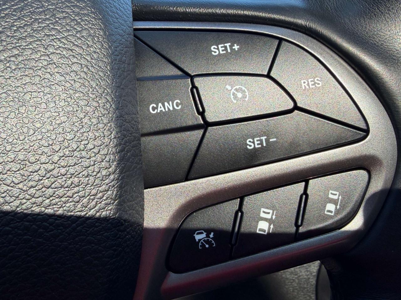 2019 Jeep Cherokee Limited AWD LEATHER/ROOF CALL NAPANEE 613-354-2100 Photo