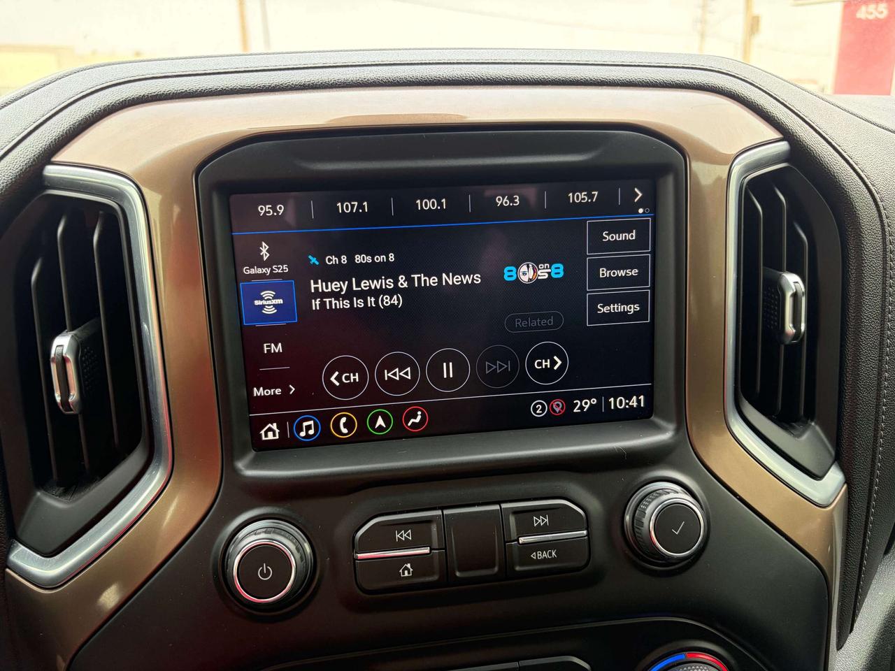 2021 Chevrolet 1500 High Country 5.3L  4x4  CALL NAPANEE  613-354-2100 Photo