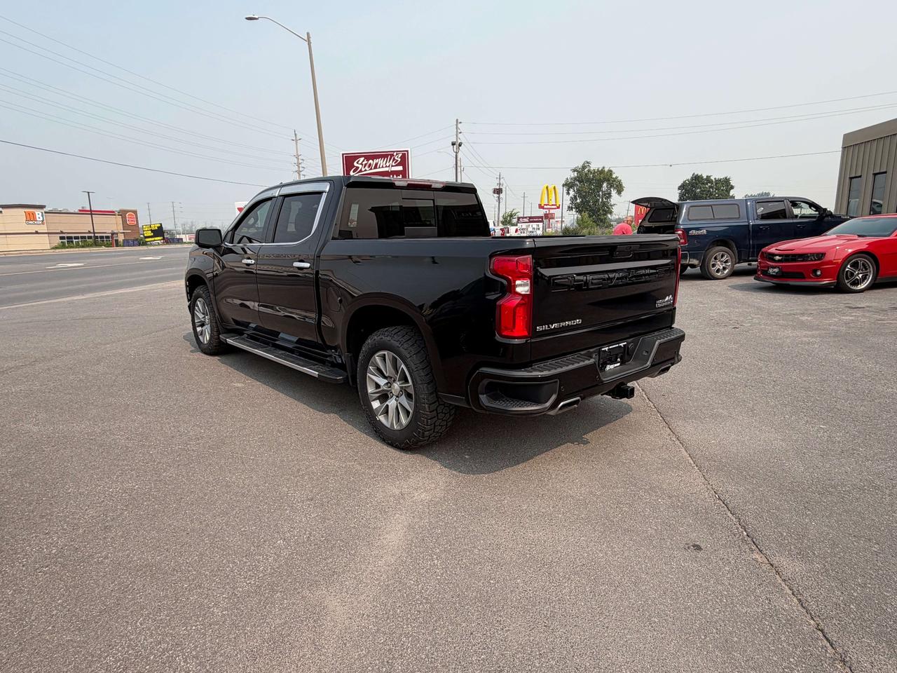 2021 Chevrolet Silverado 1500 High Country 5.3L  4x4  CALL NAPANEE  613-354-2100 Photo2