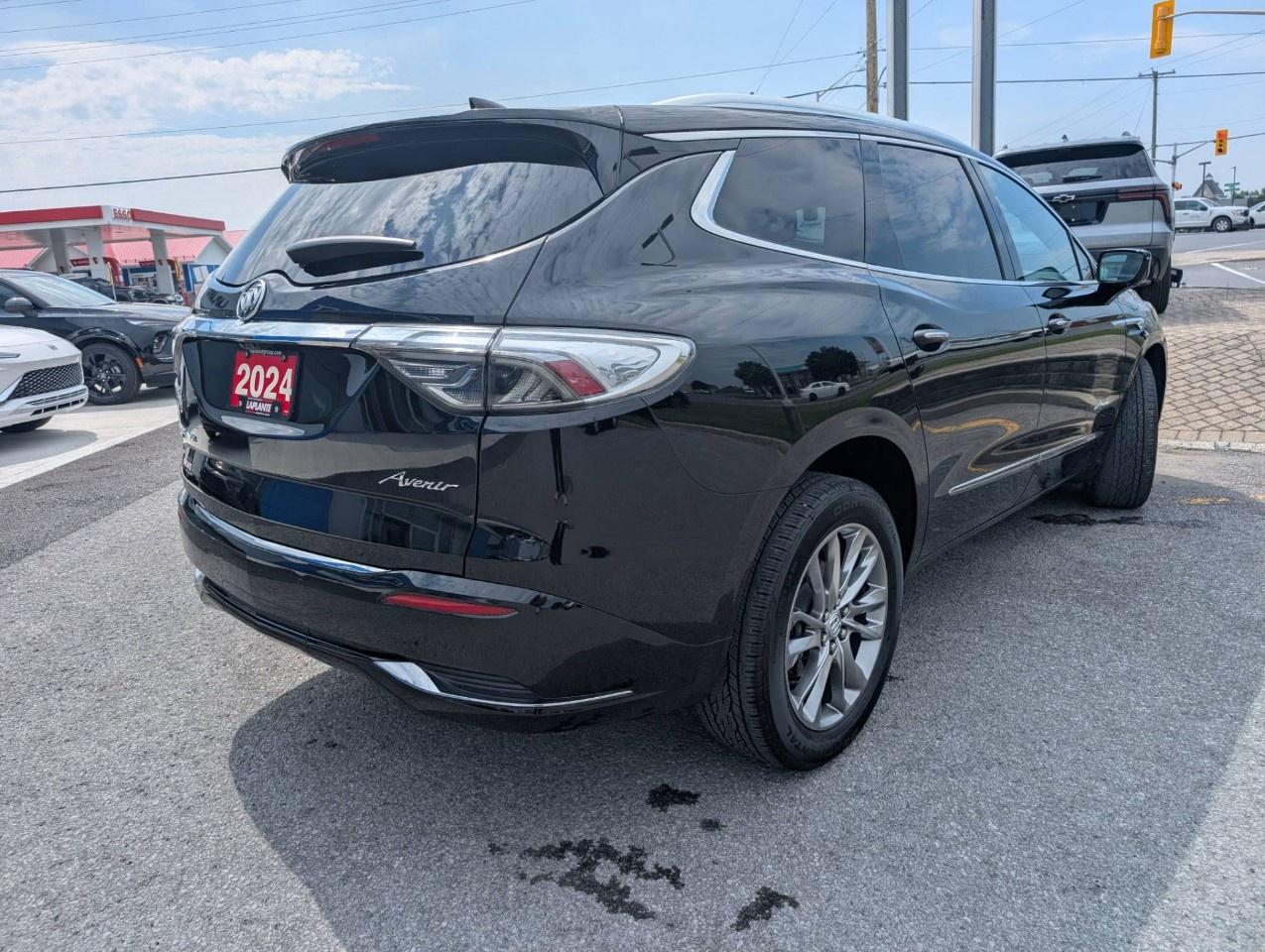 2024 Buick Enclave Avenir AWD Photo