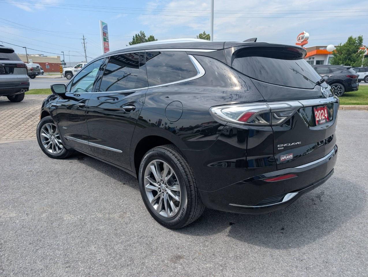 2024 Buick Enclave Avenir AWD Photo