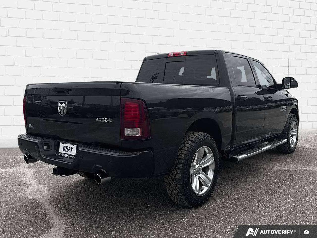 2015 RAM 1500 RUNNING BOARDS. SPRAY IN BEDLINER. TOW PKG. CERTIFIED. Photo
