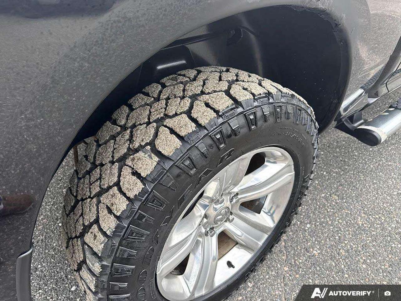 2015 RAM 1500 RUNNING BOARDS. SPRAY IN BEDLINER. TOW PKG. CERTIFIED. Photo