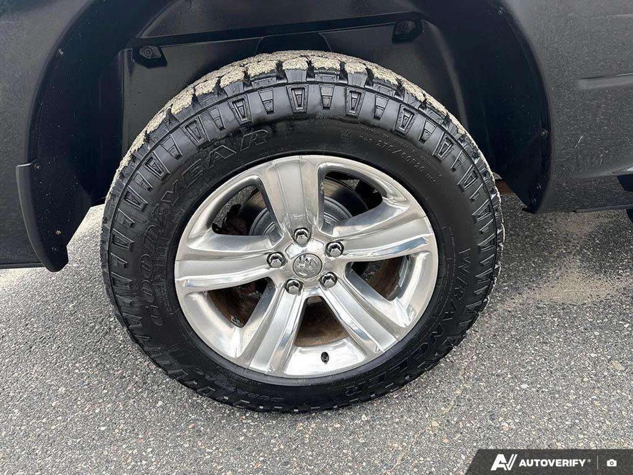 2015 RAM 1500 RUNNING BOARDS. SPRAY IN BEDLINER. TOW PKG. CERTIFIED. Photo