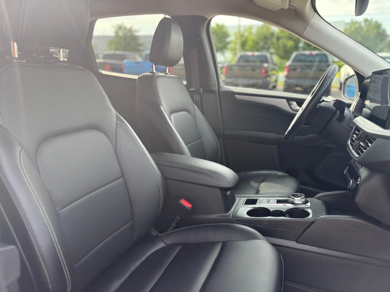 2024 Ford Escape Platinum 4dr All-Wheel Drive Photo