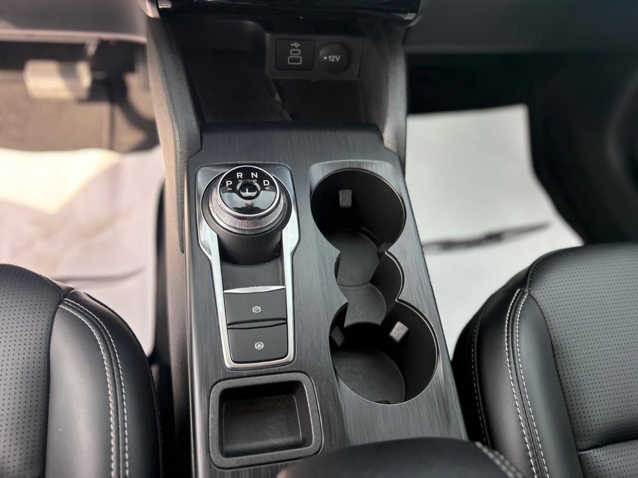 2024 Ford Escape Platinum 4dr All-Wheel Drive Photo