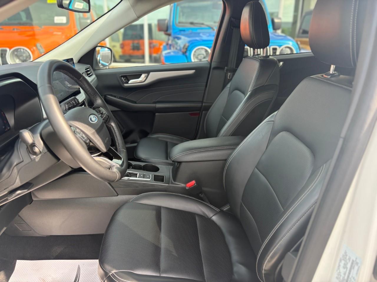 2024 Ford Escape Platinum 4dr All-Wheel Drive Photo