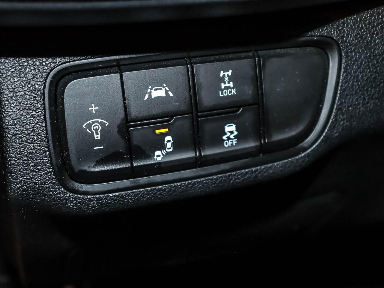 2020 Hyundai Santa Fe 2.4L Preferred AWD Photo