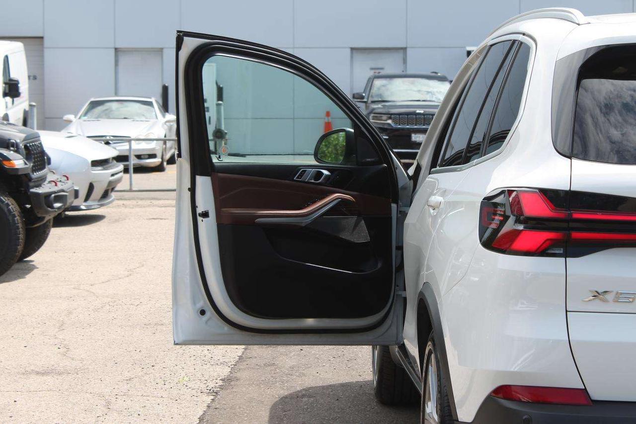 2024 BMW X5 Sport  Gps Moonroof BkpCam HtdSeats ParkingSensors Photo