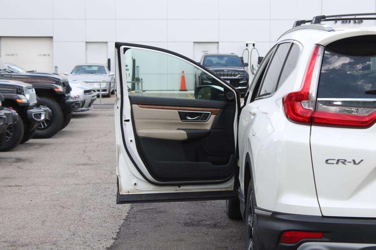 2017 Honda CR-V Touring  Gps Moonroof BkpCam HtdSeats RemoteKeyles Photo