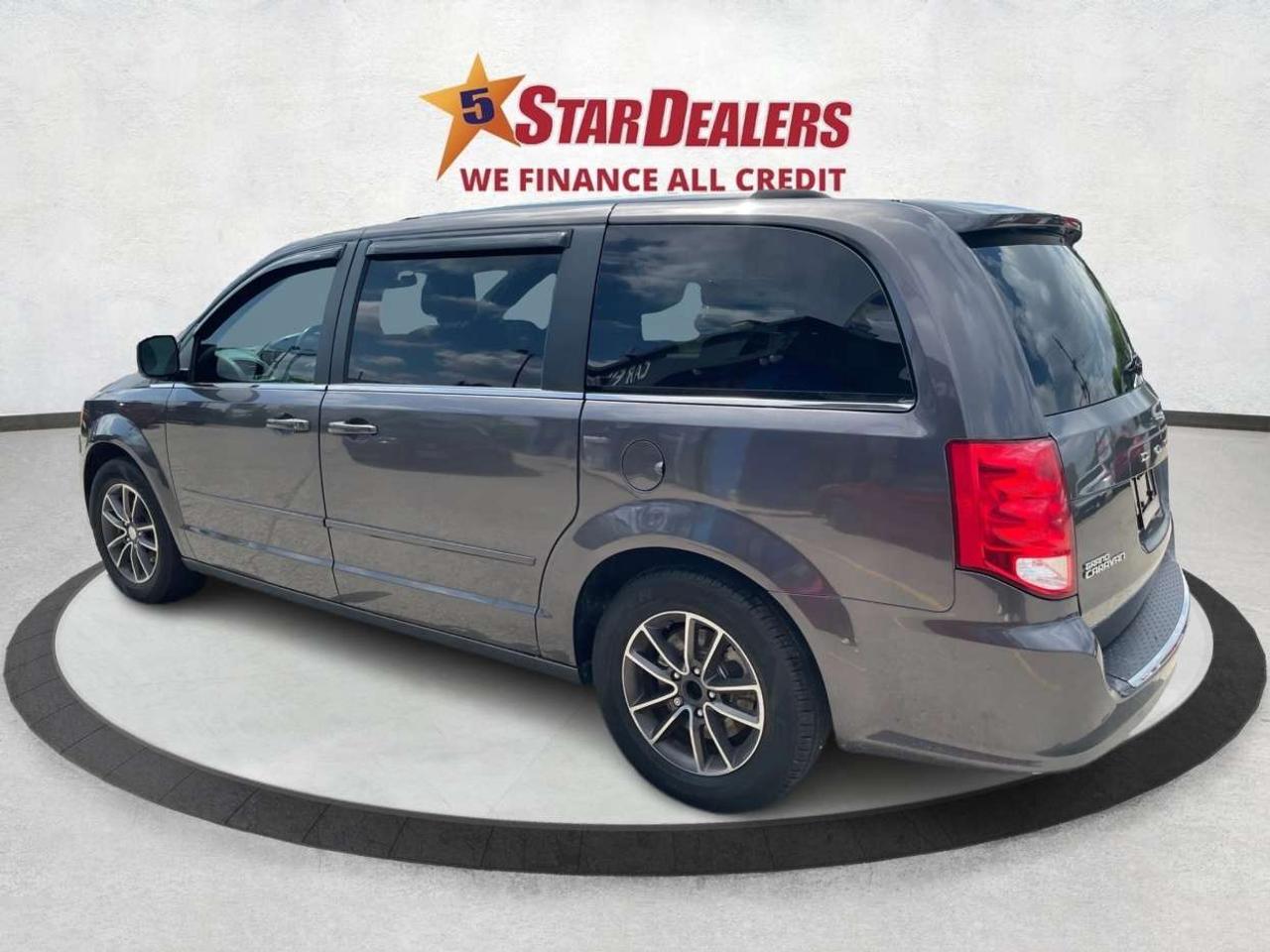 2017 Dodge Grand Caravan LEATHER REAR CAM CLEAN WE FINANCE ALL CREDIT Photo4