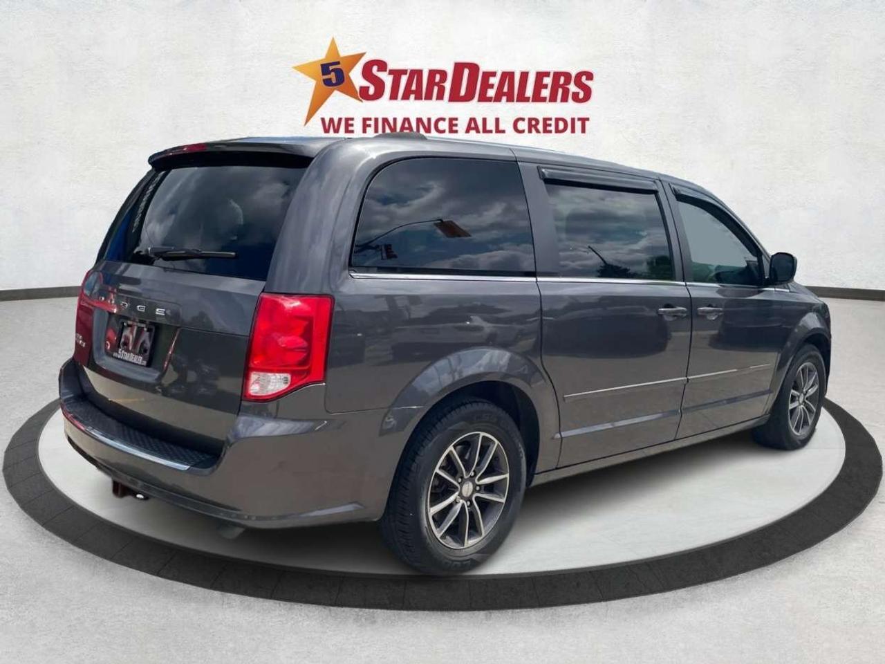 2017 Dodge Grand Caravan LEATHER REAR CAM CLEAN WE FINANCE ALL CREDIT Photo