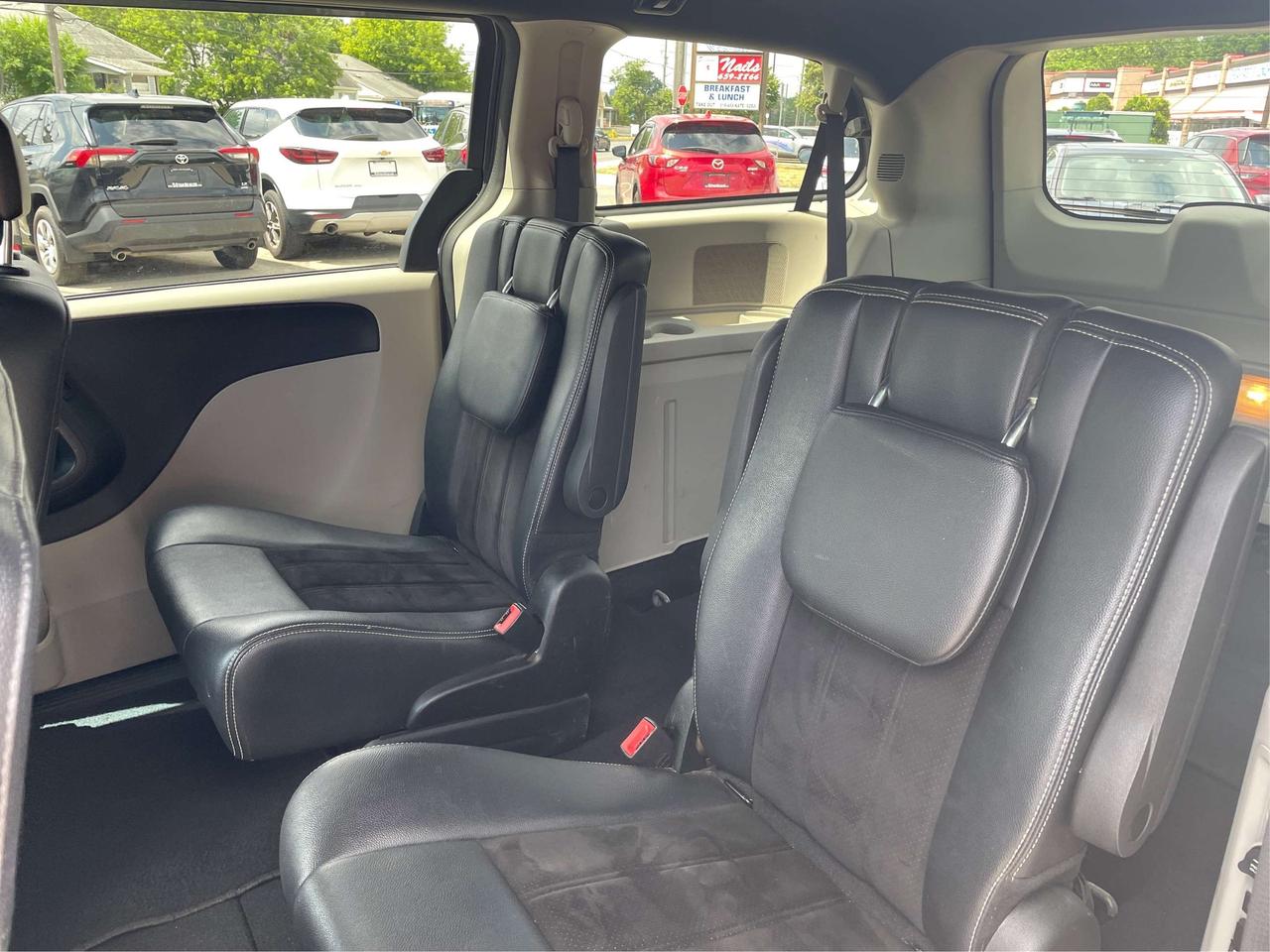 2017 Dodge Grand Caravan LEATHER REAR CAM CLEAN WE FINANCE ALL CREDIT Photo