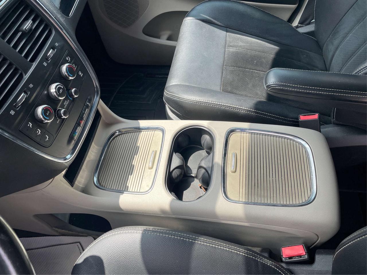 2017 Dodge Grand Caravan LEATHER REAR CAM CLEAN WE FINANCE ALL CREDIT Photo