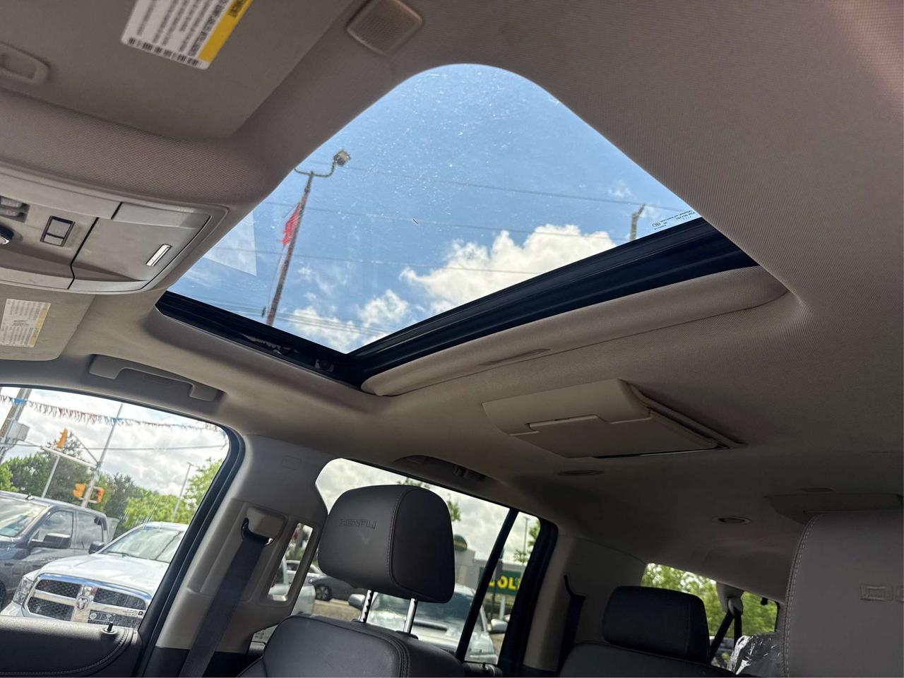 2017 Dodge Grand Caravan LEATHER REAR CAM CLEAN WE FINANCE ALL CREDIT Photo
