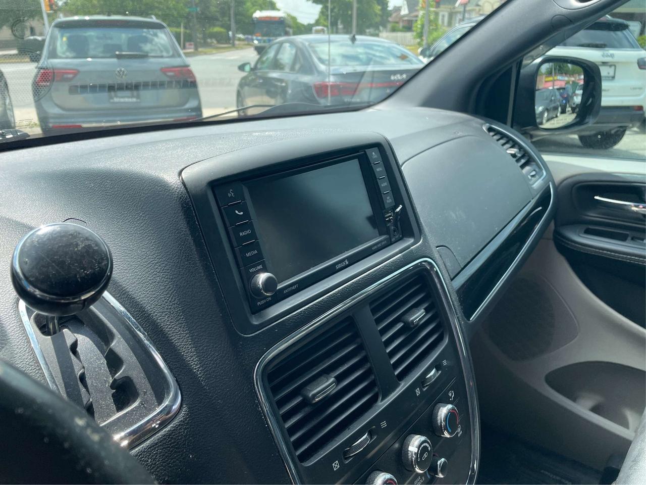 2017 Dodge Grand Caravan LEATHER REAR CAM CLEAN WE FINANCE ALL CREDIT Photo