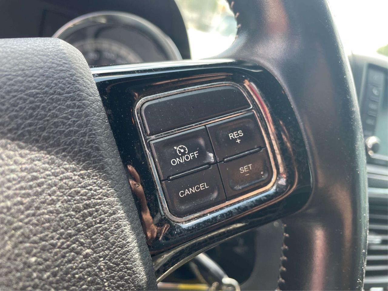 2017 Dodge Grand Caravan LEATHER REAR CAM CLEAN WE FINANCE ALL CREDIT Photo