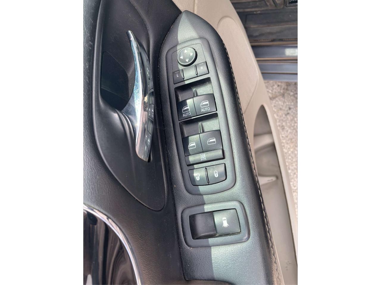2017 Dodge Grand Caravan LEATHER REAR CAM CLEAN WE FINANCE ALL CREDIT Photo
