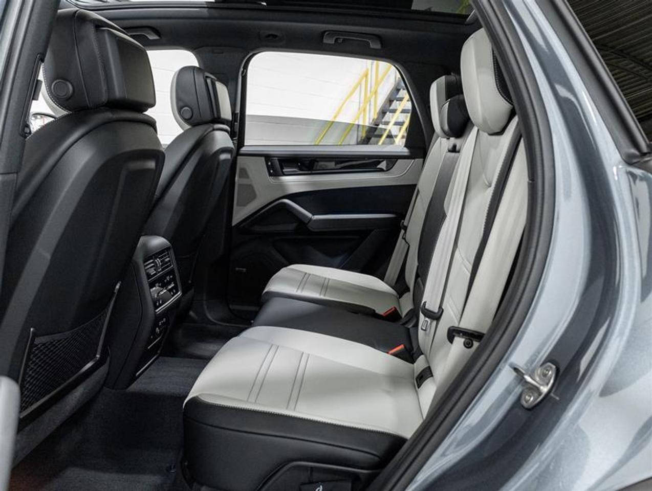 2026 Porsche Cayenne  Photo