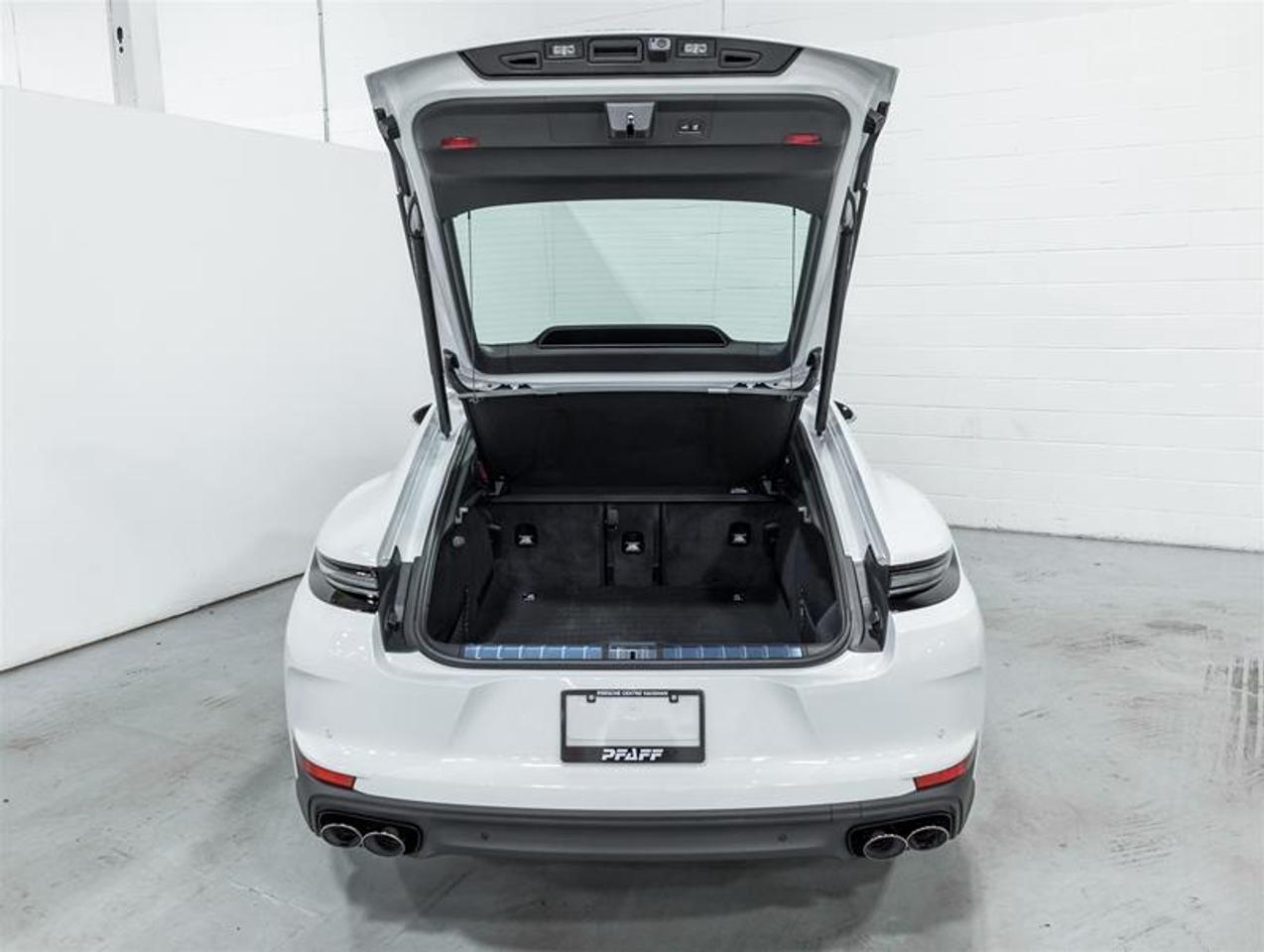 2026 Porsche Panamera  Photo